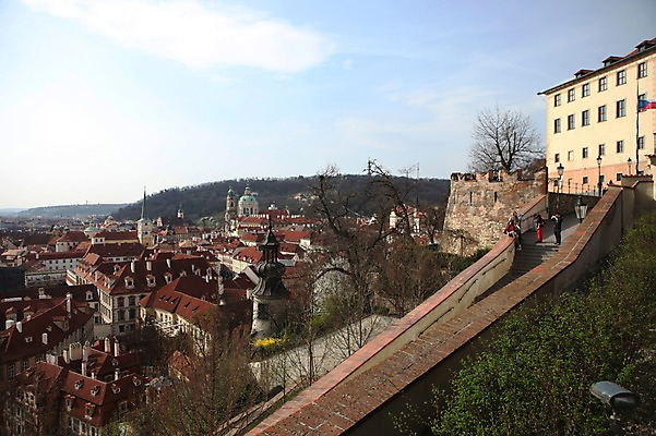 포토 JPG 주간 해외 유럽 사람 풍경 여러명 야외 건물 계단 세계문화유산 도시 체코 프라하 국내포토 자연요소 건축물 나라 다수 문화재 파일형식