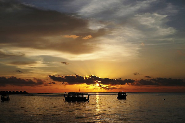 포토 JPG 주간 구름 해외 실루엣 아시아 바다 하늘 풍경 사람없음 야외 노을 일몰 몰디브 선박 국내포토 자연요소 나라 수상교통 촬영기법 파일형식