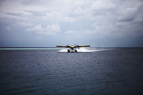 포토 JPG 주간 구름 해외 아시아 바다 한대 하늘 풍경 사람없음 야외 몰디브 수상비행기 국내포토 자연요소 1 나라 비행기 파일형식