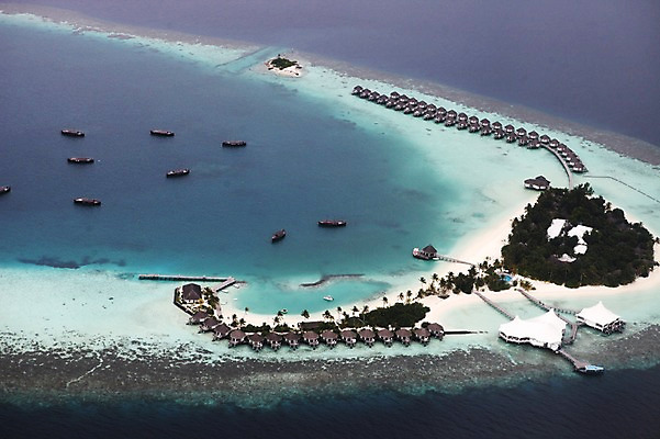 포토 JPG 주간 해외 아시아 바다 섬 풍경 해변 사람없음 야외 수상가옥 몰디브 항공촬영 선박 국내포토 자연요소 나라 뷰포인트 수상교통 주택 파일형식