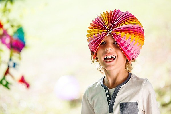 포토 JPG 주간 서양인 해외 공원 남자 어린이 한명 상반신 야외 파티 생일파티 이벤트용품 파티용품 체코 어린이만 소년만 소년한명만 국내포토 자연요소 외국인 1 공공시설 유럽 사람 이벤트 생일 오브젝트 남자만 남자한명만 파일형식