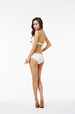 포토 JPG 스튜디오촬영 전신 여자 실내 한명 서기 20대 성인 비키니 한국인 파마 하이힐 흰배경 의료성형뷰티 청년여자한명만 성인여자한명만 국내포토 1 헤어스타일 수영복 구두 백그라운드 모션 사람 동양인 청년 내부 흰색 여성화 여자한명만 성인여자만 청년여자만 파일형식