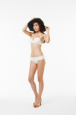 포토 JPG 스튜디오촬영 전신 여자 실내 한명 서기 20대 성인 비키니 한국인 파마 하이힐 흰배경 챙모자 의료성형뷰티 청년여자한명만 성인여자한명만 국내포토 모자_잡화 1 헤어스타일 수영복 구두 백그라운드 모션 사람 동양인 청년 내부 흰색 여성화 여자한명만 성인여자만 청년여자만 파일형식