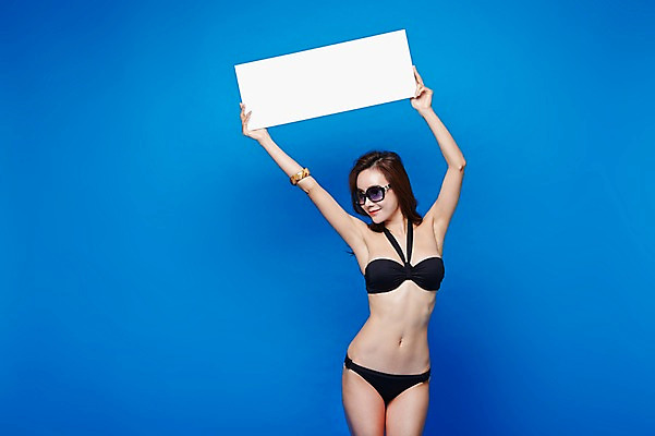 포토 JPG 스튜디오촬영 여자 사각프레임 실내 한명 서기 상반신 20대 성인 앞모습 비키니 선글라스 한국인 파마 파란배경 뱅글 의료성형뷰티 청년여자한명만 성인여자한명만 안경낌 국내포토 1 헤어스타일 수영복 안경 뷰포인트 백그라운드 모션 프레임 사람 동양인 청년 내부 파란색 사각형 여자한명만 성인여자만 청년여자만 파일형식