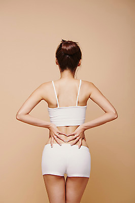 포토 JPG 스튜디오촬영 여자 허리손 실내 한명 상반신 20대 성인 뒷모습 운동복 한국인 올림머리 의료성형뷰티 베이지색배경 국내포토 1 헤어스타일 옷 뷰포인트 포즈 백그라운드 사람 동양인 청년 내부 베이지색 파일형식