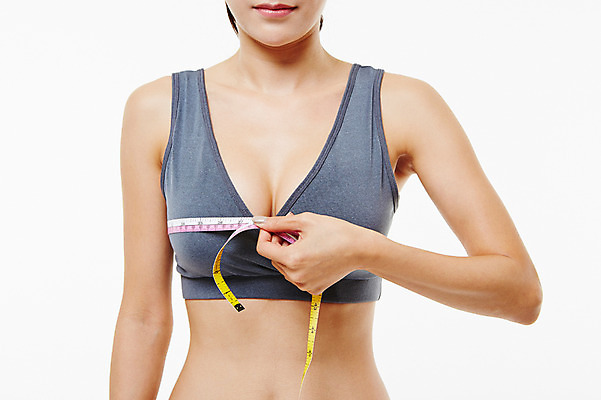 포토 JPG 스튜디오촬영 여자 실내 줄자 한명 상반신 20대 성인 앞모습 한국인 둘레 탱크톱 측정 흰배경 가슴둘레 감싸기 의료성형뷰티 국내포토 1 뷰포인트 백그라운드 상의 모션 자 사람 동양인 청년 내부 흰색 파일형식