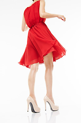 포토 JPG 스튜디오촬영 원피스 여자 실내 한명 서기 손짓 20대 성인 빨간색 한국인 하반신 하이힐 흰배경 의료성형뷰티 국내포토 1 옷 구두 컬러 백그라운드 모션 사람 동양인 청년 내부 흰색 여성화 파일형식