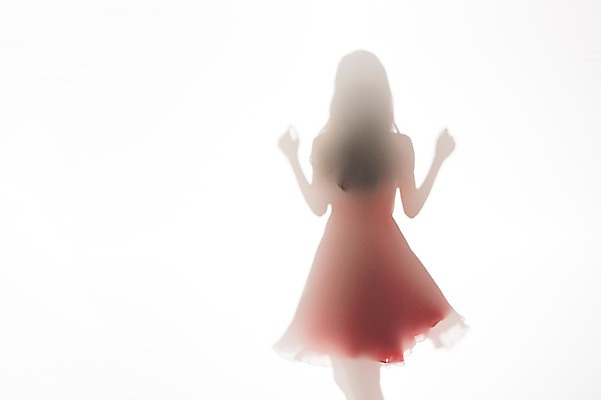 포토 JPG 스튜디오촬영 원피스 여자 실루엣 실내 한명 서기 상반신 20대 성인 빨간색 한국인 의료성형뷰티 국내포토 1 옷 컬러 모션 촬영기법 사람 동양인 청년 내부 파일형식