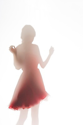 포토 JPG 스튜디오촬영 원피스 여자 실루엣 실내 한명 서기 상반신 20대 성인 빨간색 한국인 의료성형뷰티 국내포토 1 옷 컬러 모션 촬영기법 사람 동양인 청년 내부 파일형식