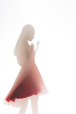 포토 JPG 스튜디오촬영 원피스 여자 실루엣 실내 한명 서기 상반신 20대 성인 빨간색 한국인 의료성형뷰티 국내포토 1 옷 컬러 모션 촬영기법 사람 동양인 청년 내부 파일형식