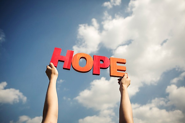 포토 JPG 주간 구름 문자 손 알파벳 영어 백그라운드 하늘 커뮤니케이션 사람 야외 신체부위 단어 희망 메시지 국내포토 자연요소 감정 파일형식