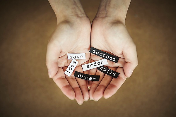 포토 JPG 스튜디오촬영 문자 손 알파벳 영어 백그라운드 성공 커뮤니케이션 아이디어 실내 손바닥 미소 사람 신체부위 단어 꿈 메시지 저장 열정 국내포토 감정 컨셉 표정 내부 파일형식