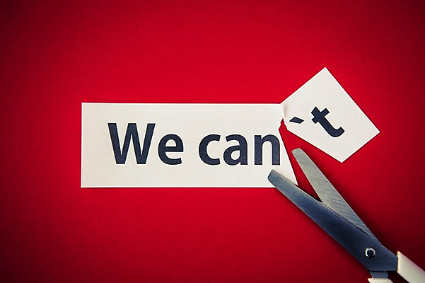 포토 JPG 스튜디오촬영 문자 알파벳 영어 종이 백그라운드 커뮤니케이션 가위 실내 사람없음 단어 메시지 자르기 국내포토 모션 문구용품 내부 파일형식