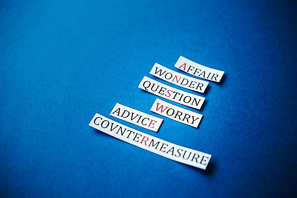 포토 JPG 스튜디오촬영 문자 알파벳 영어 종이 백그라운드 커뮤니케이션 실내 사람없음 단어 메시지 답 답변 국내포토 내부 파일형식