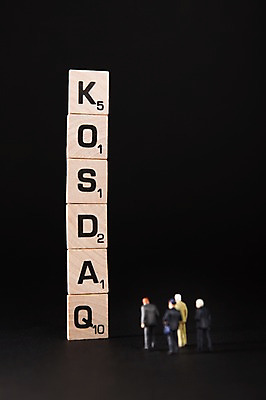 포토 JPG 스튜디오촬영 문자 알파벳 영어 백그라운드 커뮤니케이션 실내 사람없음 단어 블록 미니어처 메시지 코스닥 국내포토 내부 금융 모형 파일형식