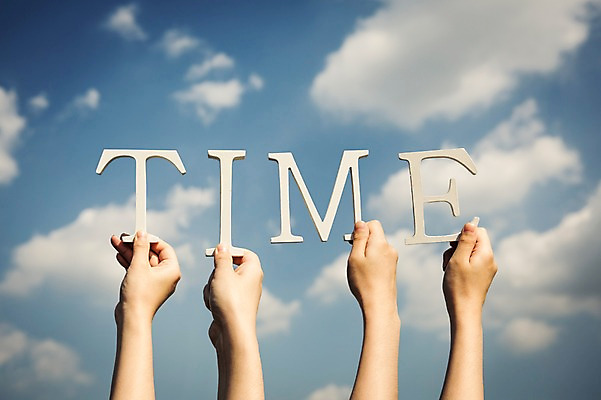 포토 JPG 주간 문자 손 알파벳 영어 백그라운드 하늘 커뮤니케이션 사람 야외 신체부위 단어 블록 시간 메시지 국내포토 자연요소 파일형식