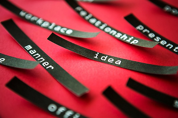 포토 JPG 스튜디오촬영 문자 알파벳 영어 종이 백그라운드 커뮤니케이션 아이디어 실내 사람없음 아웃포커스 단어 메시지 국내포토 컨셉 촬영기법 내부 파일형식