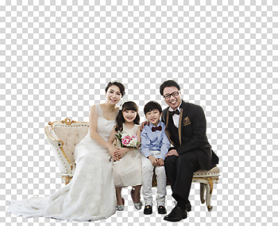 전신 편집 편집이미지 여자 남자 어린이 부케 40대 웨딩드레스 결혼 가족 웃음 앉기 동양인 정장 턱시도 소녀 소년 여러명 성인 앞모습 소파 한국인 PNG 편집소스 드레스 옷 뷰포인트 꽃다발 중년 다수 의자 관계 모션 표정 사람 인종 이벤트 파일형식