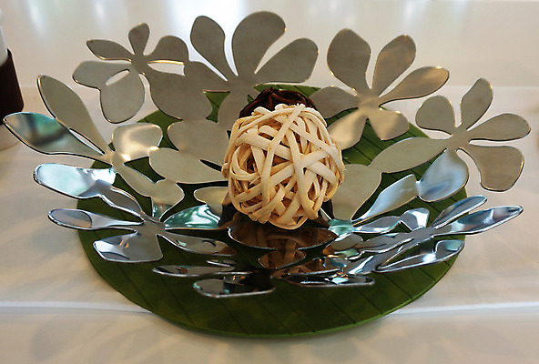 포토 JPG 해외이미지 꽃 탁자 호텔 주택 사람없음 장식 빛 금속 해외202004 해외포토 식물 가구 재질 숙소 건물 파일형식 이미지허브