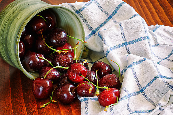 포토 JPG 해외이미지 열매 음식 백그라운드 다이어트 과일 탁자 디저트 건강 사람없음 목재 빨간색 검은색 어둠 신선 체리 사발 달콤 유기농 날것 내추럴 숙성 채식주의자 해외202004 해외포토 나무 식물 웰빙 컬러 가구 재료 사기그릇 맛 채식 파일형식 이미지허브