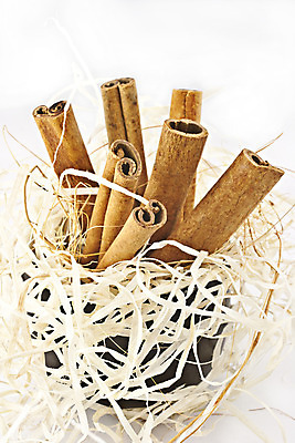 포토 JPG 해외이미지 음식 크리스마스 겨울 재료 건조 3 사람없음 장식 갈색 흰색 양념 조미료 막대기 묶기 허브 향신료 오브젝트 향기 고립 시나몬 해외202004 해외포토 식물 계절 기념일 컬러 모션 냄새 향미료 파일형식 이미지허브