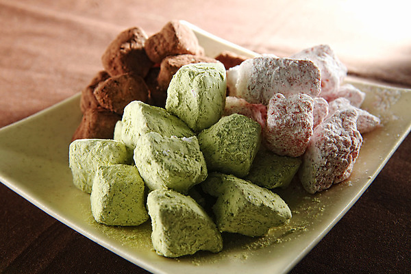 포토 JPG 해외이미지 접시 딸기 디저트 사람없음 쿠키 식당 초콜릿 맛 해외202004 해외포토 식기 음식 컨셉 과일 상점 파일형식 이미지허브