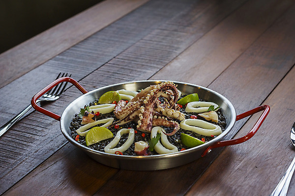포토 JPG 해외이미지 접시 유럽 음식 조각 토마토 재료 방울토마토 밥 양파 치즈 연체동물 파슬리 건강 마늘 어류 요리 사람없음 초록색 식당 요리사 검은색 식사 저녁식사 이탈리아 샐러드 신선 체리 상추 지중해 먹기 해산물 오징어 홍합 문어 레시피 바질 리조또 핸드메이드 해외202004 해외포토 직업 식기 나라 바다 컬러 채소 과일 모션 어패류 유제품 무척추동물 상점 수중동물 파일형식 이미지허브