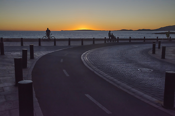 포토 JPG 해외이미지 외관 실루엣 도로 바다 섬 컨셉 오렌지 자연 하늘 풍경 사람없음 가로 물 파란색 햇빛 태양 노란색 평화 맑음 자전거 보라색 침묵 황혼 일몰 젖음 스페인 저녁 지중해 명상 유기농 장면 사색 설정 내추럴 천창 수평선 카피스페이스 해외202004 해외포토 자연요소 웰빙 유럽 길 컬러 생각 과일 교통시설 날씨 촬영기법 노을 바이크 소리 공백 야간 생태계 파일형식 이미지허브
