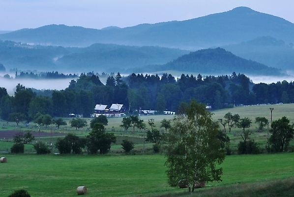포토 JPG 해외이미지 나무 식물 구름 계절 실루엣 여행 백그라운드 밭 자연 하늘 아침 산 파노라마 풍경 사람없음 야외 여름 파란색 빛 햇빛 평화 일출 환경 어둠 침묵 꿈 안개 가을 시골 숲 신비 땅 언덕 산등성이 장면 내추럴 뿌연 생태학 해외202004 해외포토 주간 자연요소 교육 컬러 컨셉 농업 날씨 촬영기법 태양 노을 소리 생태계 파일형식 이미지허브