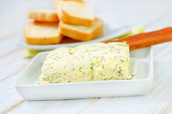 포토 JPG 해외이미지 접시 실내 사람없음 아웃포커스 나이프 식빵 버터 나무배경 해외202004 해외포토 식기 빵 백그라운드 촬영기법 내부 칼 파일형식 이미지허브