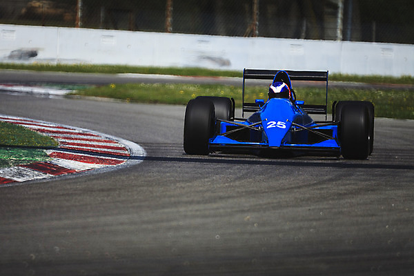 포토 JPG 해외이미지 도로 스포츠 교통시설 자동차 사람없음 빨간색 힘 경쟁 이탈리아 공연 운전 수확 레이싱 바퀴 속도 순환 타이어 스타일 해외202004 해외포토 유럽 길 육상교통 컬러 교통 컨셉 농업 모션 이벤트 시합 시설 파일형식 이미지허브