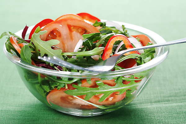 포토 JPG 해외이미지 접시 음식 조각 포크 잎 다이어트 토마토 채소 재료 유리 양파 건강 요리 사람없음 빨간색 초록색 빛 식당 식사 저녁식사 샐러드 신선 사발 맛 상추 먹기 허브 유기농 날것 레시피 후추 성분 내추럴 점심식사 고립 루꼴라 채식주의자 해외202004 해외포토 식물 식기 웰빙 컬러 컨셉 모션 재질 상점 사기그릇 향신료 채식 파일형식 이미지허브