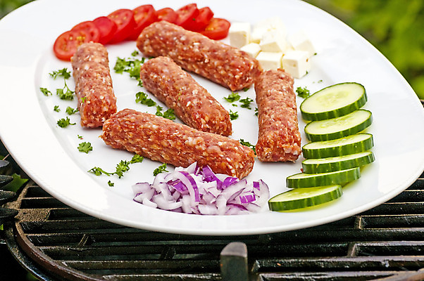 포토 JPG 해외이미지 접시 음식 육류 요리 사람없음 바비큐 지중해 준비 날것 롤 크로아티아 다진 땅바닥 해외202004 해외포토 식기 유럽 바다 식재료 바닥 파일형식 이미지허브