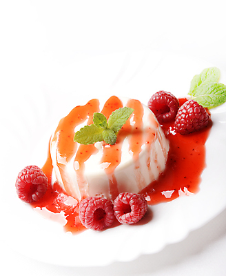 포토 JPG 해외이미지 사람없음 하이앵글 달콤 산딸기 시럽 푸딩 판나코타 해외포토 뷰포인트 과일 디저트 맛 파일형식 이미지허브