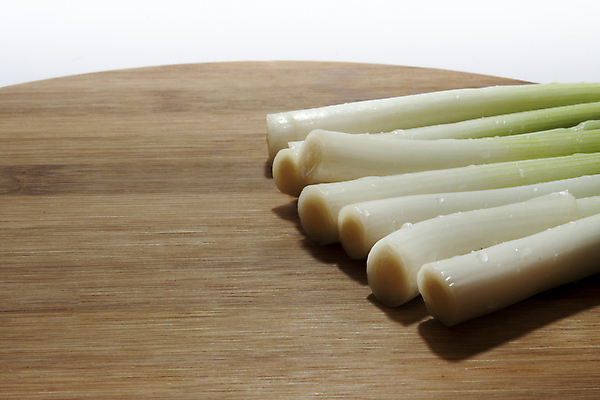 포토 JPG 해외이미지 식물 음식 백그라운드 컨셉 잎 농업 채소 전구 양파 건강 사람없음 목재 초록색 봄 샐러드 흰색 신선 다발 허브 날것 성분 내추럴 쪽파 채식주의자 해외202004 해외포토 나무 계절 산업 컬러 재료 채식 파 파일형식 이미지허브