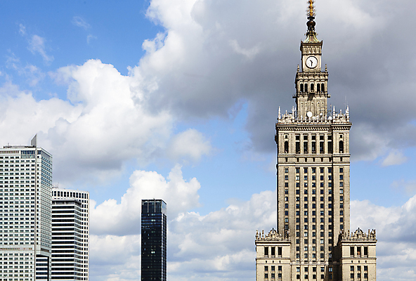 포토 JPG 해외이미지 유럽 시계 건축양식 창문 하늘 호텔 사람없음 야외 건물 가로 관광지 사무실 탑 고층빌딩 도심 심볼 폴란드 천연기념물 공산주의 랜드마크 옛날 웅장함 화창 바르샤바 카피스페이스 해외202004 해외포토 건축물 건축 나라 여행 비즈니스 숙소 날씨 빌딩 공백 도시 파일형식 이미지허브