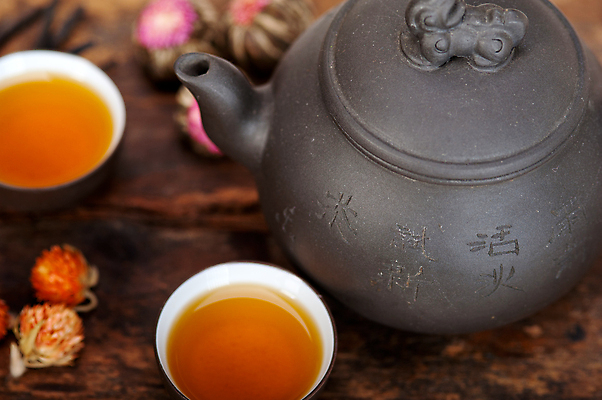 포토 JPG 해외이미지 실내 사람없음 아웃포커스 찻잔 찻주전자 꽃차 나무배경 해외202004 해외포토 백그라운드 주전자 잔 촬영기법 내부 차_음료 파일형식 이미지허브