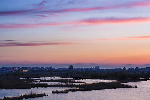 포토 JPG 해외이미지 유럽 호수 여행 백그라운드 오렌지 자연 하늘 파노라마 갈대 풍경 사람없음 야외 건물 빨간색 물 여름 파란색 도시풍경 컬러풀 일출 환경 어둠 황혼 일몰 새벽 도시 야간 저녁 그림 생태계 진홍색 타운 대도시 루마니아 스카이라인 교외 변소 부쿠레슈티 수평선 해외202004 해외포토 자연요소 식물 건축물 계절 나라 컬러 과일 촬영기법 노을 파일형식 이미지허브