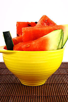 포토 JPG 해외이미지 행복 어린이 음식 컨셉 셔츠 과일 수박 건강 소년 사람없음 빨간색 초록색 물 여름 주스 봄 아기 신선 잡기 멜론 먹기 토막 걸음마 고립 해외202004 해외포토 자연요소 계절 남자 감정 음료 컬러 상의 모션 사람 파일형식 이미지허브