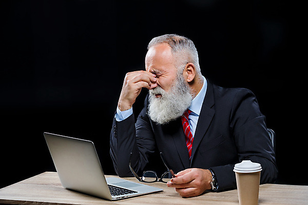 포토 JPG 해외이미지 백인 직업 비즈니스 수염 피곤 한명 사람 정장 가로 노트북 컴퓨터 업무 작업 비즈니스맨 연결 무선전화기 경영자 리더 예복 경영 해외202004 해외포토 서양인 1 옷 남자 컨셉 전자제품 직장인 전화기 파일형식 이미지허브