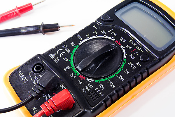 포토 JPG 해외이미지 사람없음 독서 디지털 모니터 검은색 장비 화물 흰색 기구 공구 기술자 연결 측정 전자 철사 볼트 지휘자 탐색 계량기 반항 고립 전압 현재 해외202004 해외포토 직업 컬러 컨셉 모션 컴퓨터 음악가 운송업 도구 파일형식 이미지허브