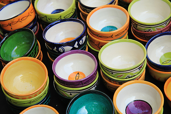 포토 JPG 해외이미지 전통 접시 디자인 오렌지 미술 사람없음 장식 빨간색 초록색 컬러풀 노란색 상점 보라색 프랑스 도자기 상품 기념품 점토 지역 장인 수공예 프랑스어 프로방스 핸드메이드 해외202004 해외포토 문자 식기 유럽 컬러 과일 문화예술 공예 오브젝트 파일형식 이미지허브