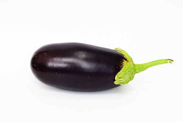 포토 JPG 해외이미지 식물 음식 백그라운드 채소 과일 재료 가지 건강 식이요법 사람없음 가로 초록색 물 젖음 흰색 물방울 이슬 수분 먹기 오브젝트 유기농 고립 채식주의자 해외202004 해외포토 자연요소 웰빙 컬러 모션 채식 파일형식 이미지허브