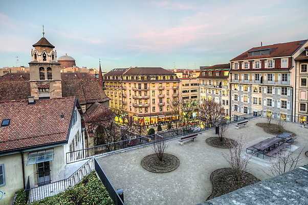 포토 JPG 해외이미지 외관 공원 유럽 벽 벤치 건축양식 창문 지붕 주택 사람없음 야외 건물 정원 발코니 도시 스위스 옛날 해외202004 해외포토 건축물 공공시설 건축 나라 의자 파일형식 이미지허브