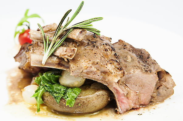 포토 JPG 해외이미지 접시 음식 채소 염소 치즈 뼈 건조 육류 스테이크 요리 사람없음 빨간색 초록색 식당 식사 저녁식사 흰색 그릴 바비큐 강의 자르기 굽기 먹기 허브 만족 버터 양고기 훈제 바비큐립 점심식사 건포도 신발장 페스츄리 해외202004 해외포토 식물 식기 감정 빵 컬러 식재료 포유류 모션 포도 주방용품 유제품 서양음식 상점 구이 건과일 파일형식 이미지허브