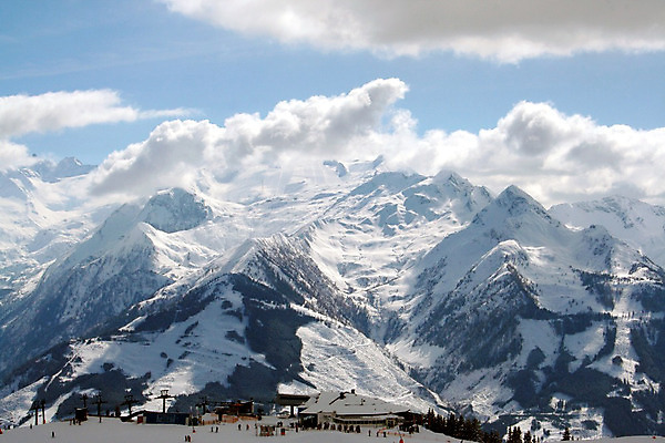 포토 JPG 해외이미지 계절 유럽 스포츠 겨울 스키 산 경사 사람없음 야외 건물 시골 황무지 역 스위스 그림 흥분 알프스 지역 멀리 산악지대 울퉁불퉁 절정 눈내림 해외202004 해외포토 건축물 감정 나라 교통시설 겨울스포츠 눈 파일형식 이미지허브