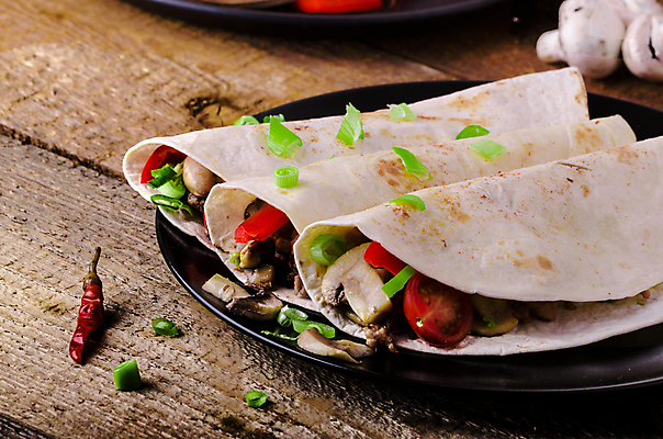 포토 JPG 해외이미지 음식 빵 백그라운드 토마토 고추 탁자 멕시코 감자 건강 마늘 육류 옥수수 요리 사람없음 가로 초록색 노란색 식사 치킨 버섯 샐러드 튀김 덮개 흰색 신선 뜨거움 맛 상추 먹기 향신료 속도 매움 점심식사 살사댄스 짠맛 해로움 해외202004 해외포토 컬러 가구 컨셉 북아메리카 채소 식재료 모션 곡류 뚜껑 춤 닭고기요리 향미료 파일형식 이미지허브