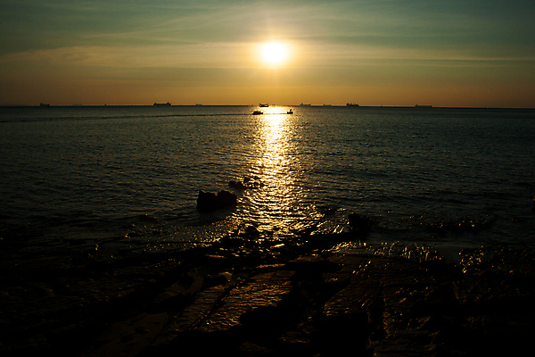 포토 JPG 해외이미지 구름 모래 파도 바다 섬 여행 백그라운드 자연 하늘 휴가 휴식 풍경 사람없음 야외 물 여름 파란색 햇빛 평화 일출 맑음 일몰 흰색 만 뜨거움 보트 서핑 떨어짐 함선 파라다이스 해외202004 해외포토 자연요소 계절 컬러 컨셉 배_교통 날씨 태양 노을 수상스포츠 생태계 파일형식 이미지허브