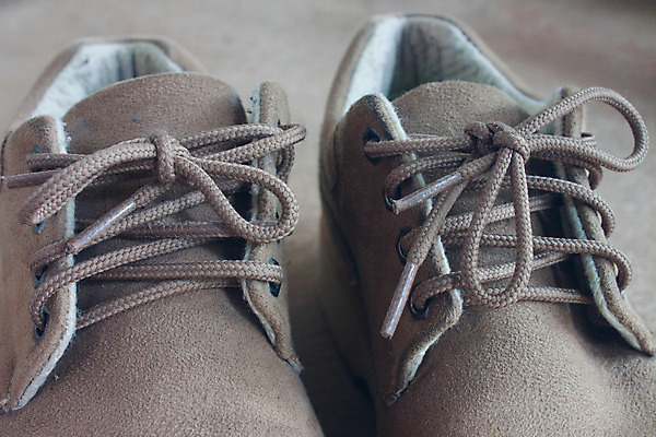 포토 JPG 해외이미지 남자 백그라운드 신발 2 비즈니스 장신구 새로움 부츠 성인 사람없음 갈색 유행 상점 쌍 클래식 고급 우아함 가죽 묶기 양발 스타일 해외202004 해외포토 컬러 컨셉 모션 사람 파일형식 이미지허브