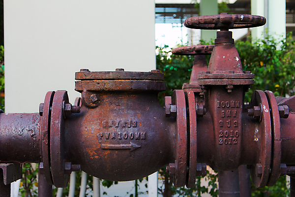 포토 JPG 해외이미지 식물 산업 공장 사람없음 물 파란색 금속 힘 장비 흐름 에너지 도시 업무 얼룩 바퀴 거친 닫기 역 연결 철 메인 묘사 부식 수도꼭지 연료 가스 수납 튜브 지하 공학 계량기 펌프 낭비 내추럴 고립 그런지 설치 압력 옛날 용접 제어 철강 파이프라인 폐수 화학물질 해외202004 해외포토 자연요소 교육 컬러 컨셉 공업 교통시설 모션 재질 작업 화학 환경오염 파이프_관 파일형식 이미지허브